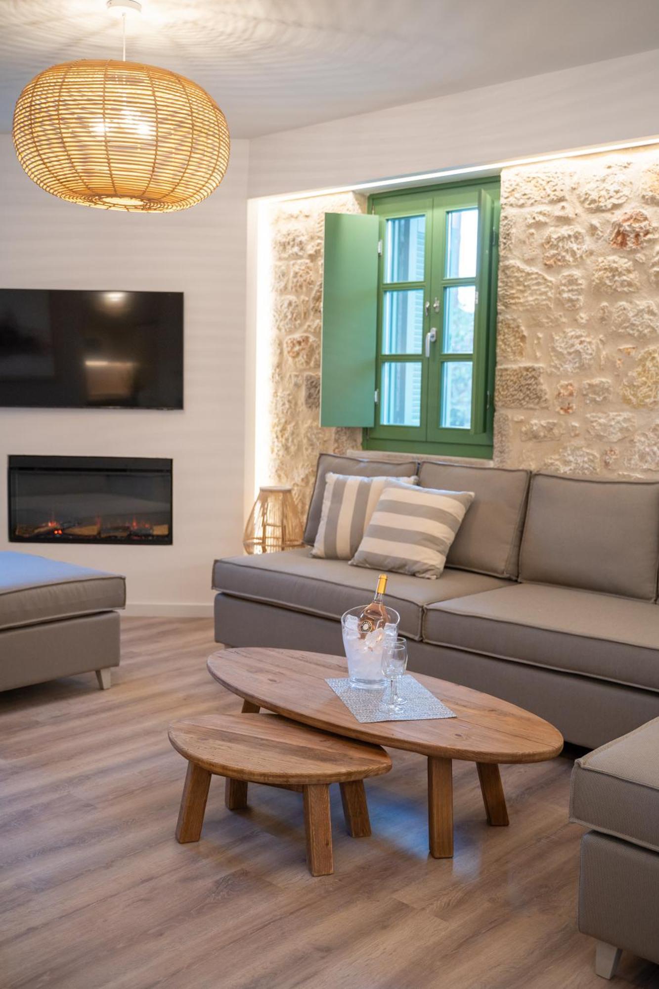 Olvio Suites Kardamýli Eksteriør bilde